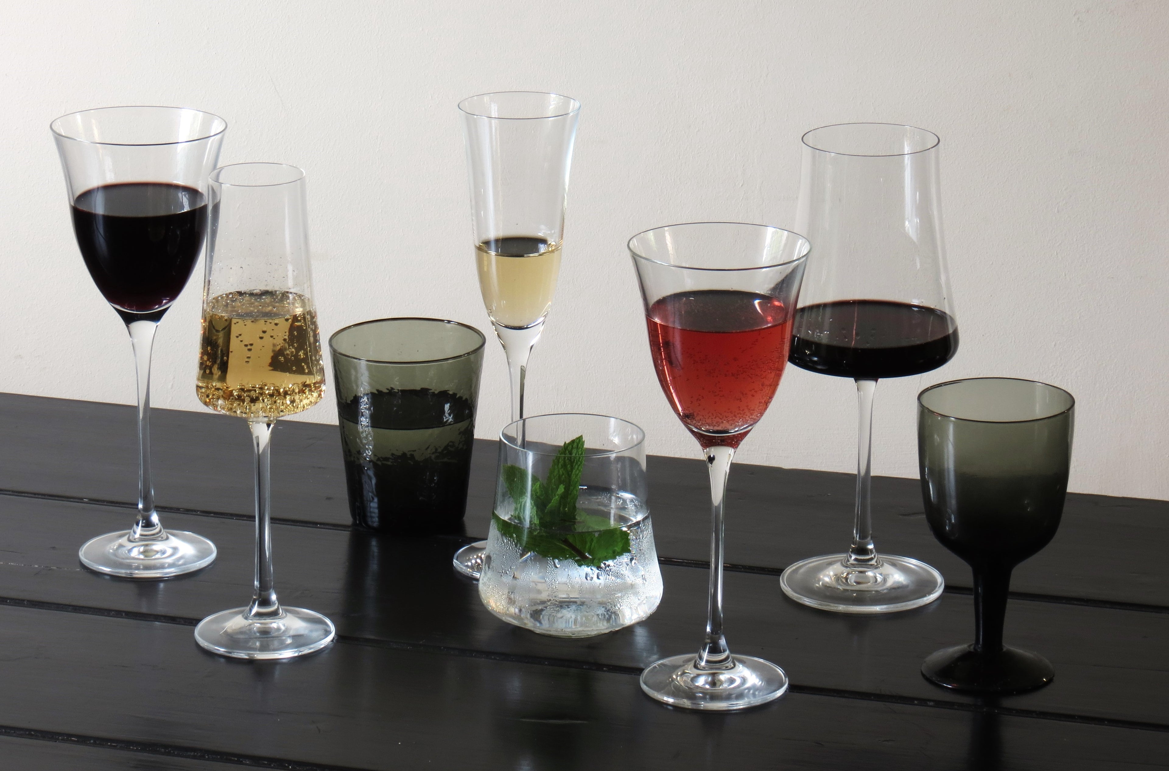 A glassware guide, different glasses with different drinks. 